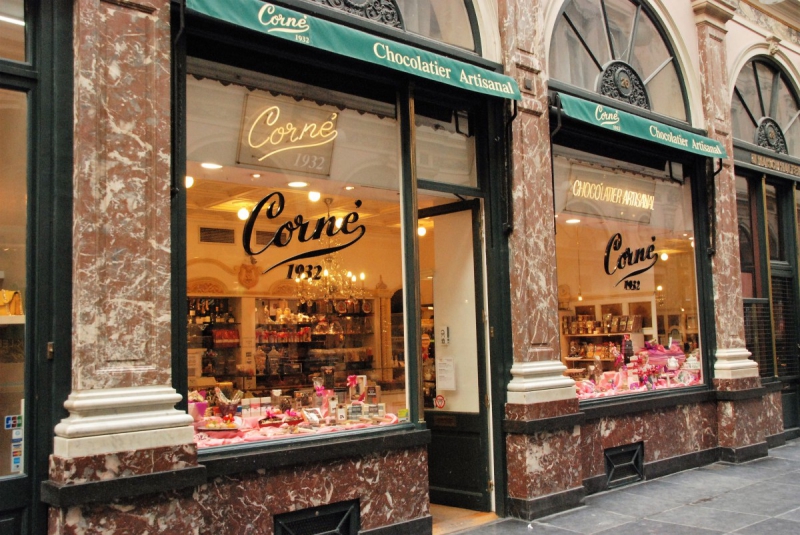 chocolaterie-MONS-min_chocolate_chocolaterie_shop_luxury_chic_gallery_brussels_belgium-558146